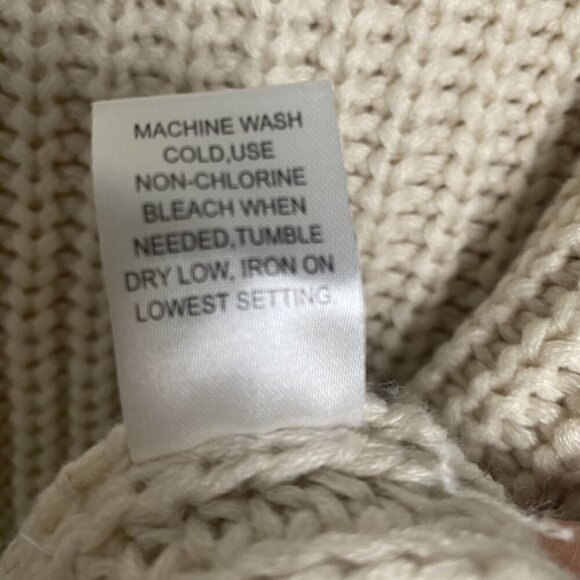 Kendall & Kylie Relaxed Chunky Knit Cowl Neck Cream Sweater Size Medium - Picture 9 of 9
